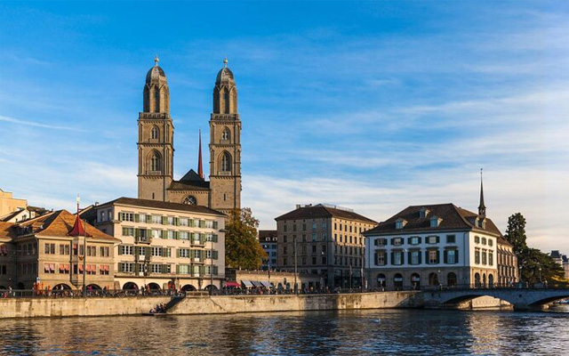 Tham quan nhà thờ Grossmünster biểu tượng của Thụy Sĩ